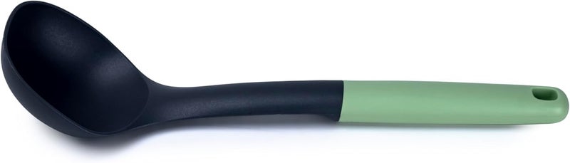 كويزين أرت مغرفة حساء نايلون بمقبض بولي بروبلين وفتحة تعليق، مقاومة للحرارة، لون أخضر بيستو - Image 1